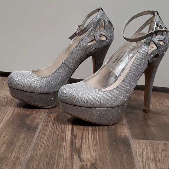 Sparkling Platform Heels - Picture 2 of 4